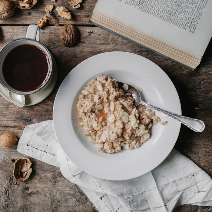 Koffie en havermout met speculaaskruiden